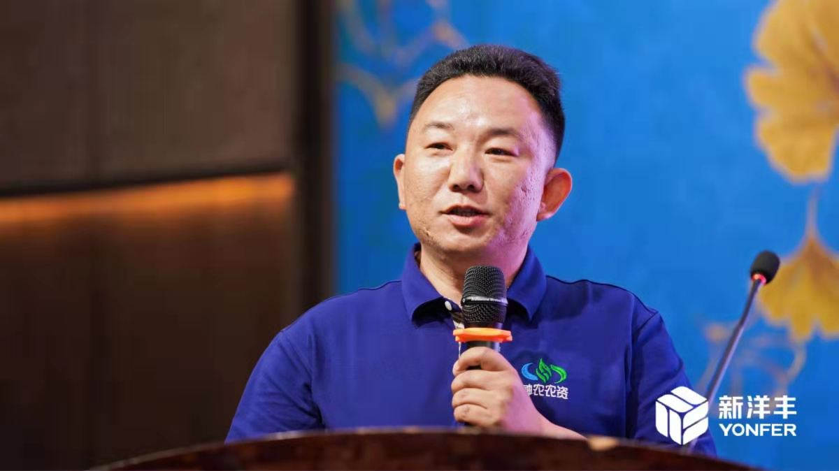图片11基层技术推广代表——温县神农农资总经理马红波作报告.jpg