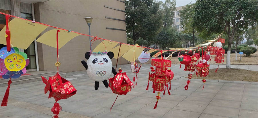 江西新洋丰员工做的元宵花灯.jpg